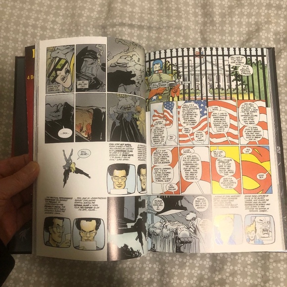 The dark knight returns graphic novel (DC comics) - Picture 3 of 3